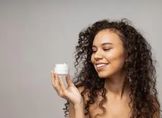 How Shea Butter Transforms Dry African Hair and Skin