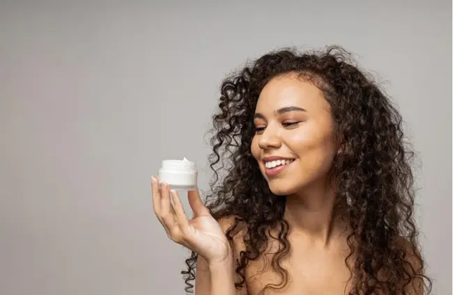 How Shea Butter Transforms Dry African Hair and Skin